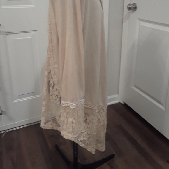 Lacey tan shawl - Picture 7 of 8